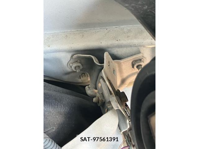 Toyota RACTIS 2010-12 8563323-27
