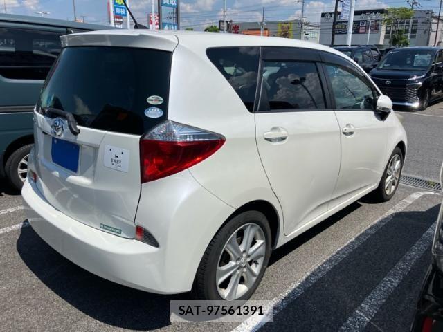 Toyota RACTIS 2010-12 8563323-1