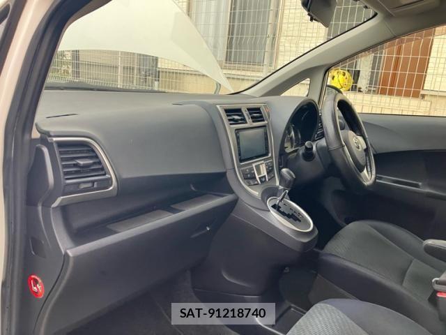 Toyota RACTIS 2011-06 8628558-17