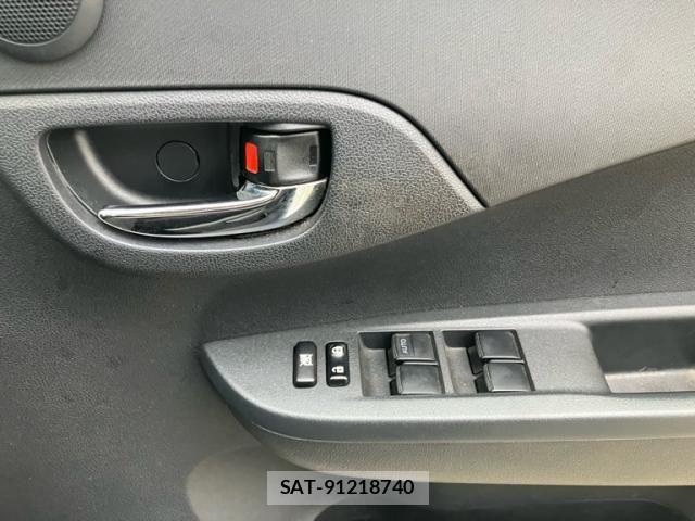 Toyota RACTIS 2011-06 8628558-18