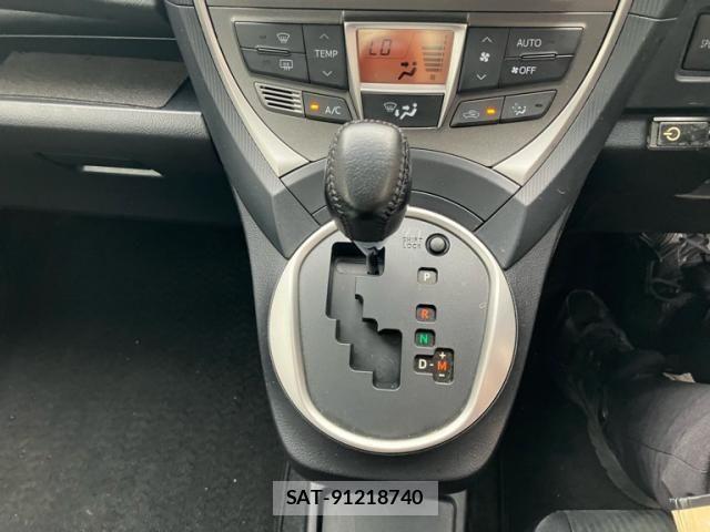 Toyota RACTIS 2011-06 8628558-23