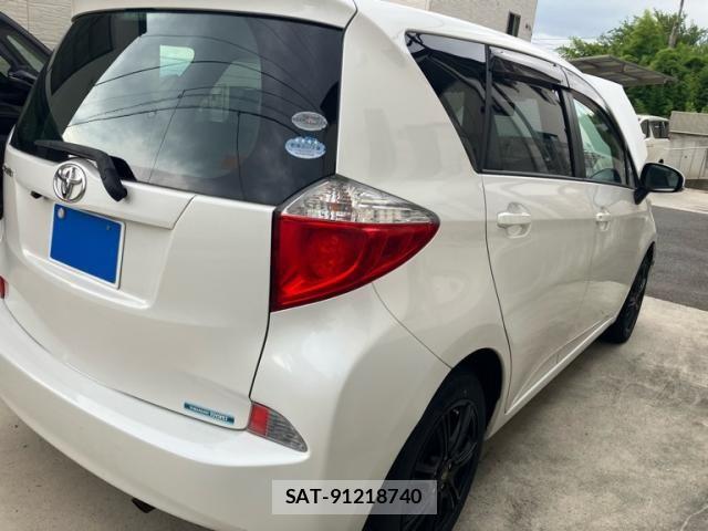 Toyota RACTIS 2011-06 8628558-4