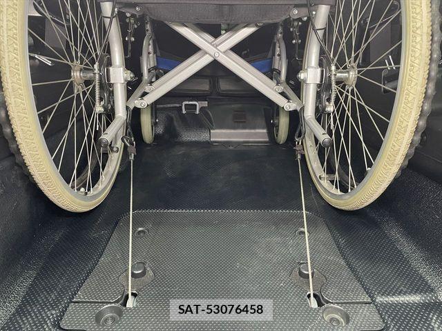 Toyota RACTIS 2015-04 8628560-12