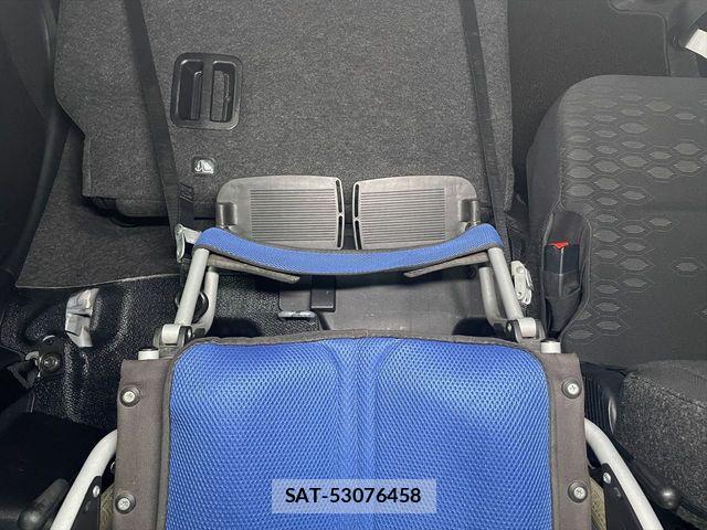 Toyota RACTIS 2015-04 8628560-13