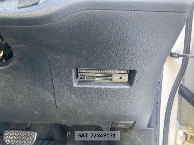 Toyota RACTIS 2014-05 8628559-11