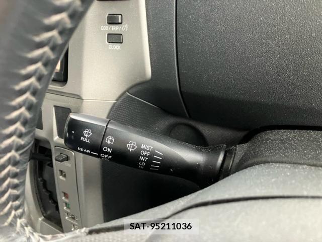 Toyota RACTIS 2010-05 8661177-11