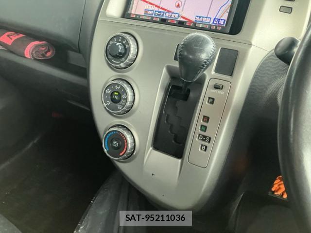 Toyota RACTIS 2010-05 8661177-16