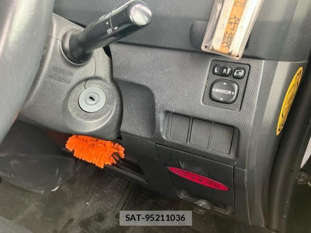 Toyota RACTIS 2010-05 8661177-18