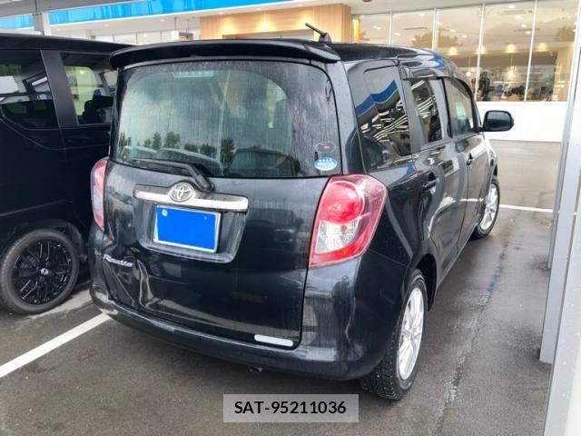 Toyota RACTIS 2010-05 8661177-2