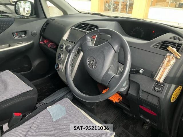 Toyota RACTIS 2010-05 8661177-7