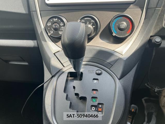Toyota RACTIS 2011-09 8666792-16