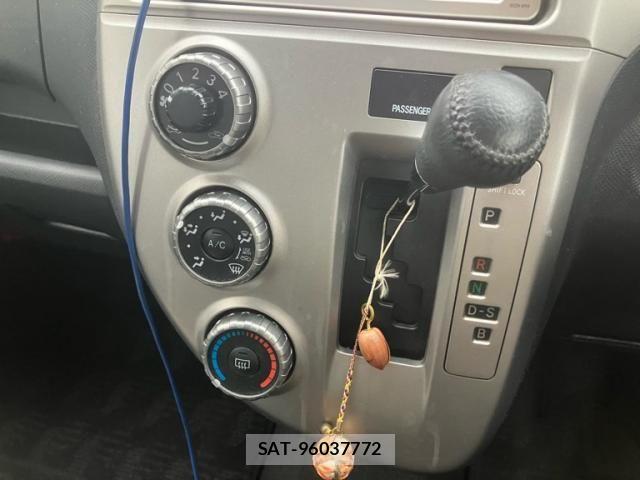Toyota RACTIS 2009-11 8661178-19