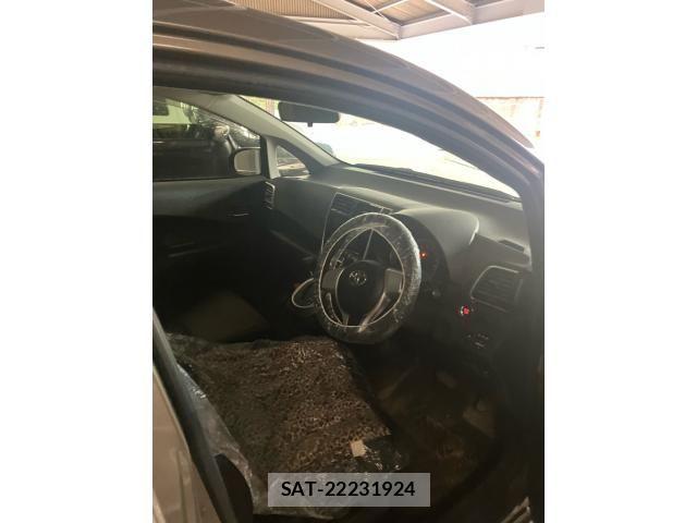 Toyota RACTIS 2015-09 8686385-11