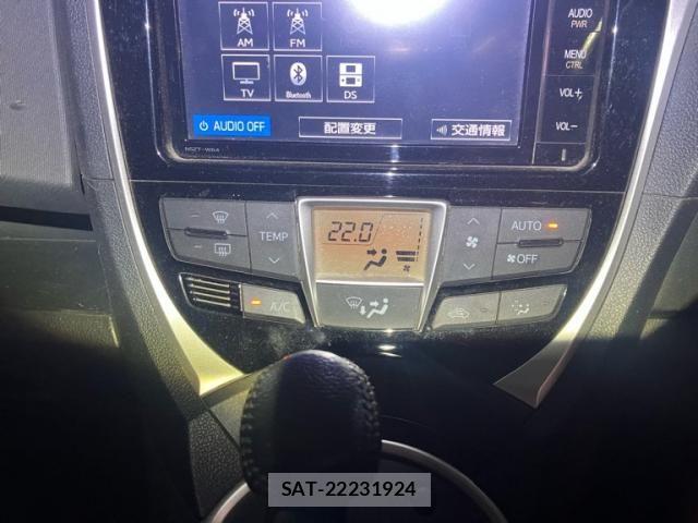 Toyota RACTIS 2015-09 8686385-21