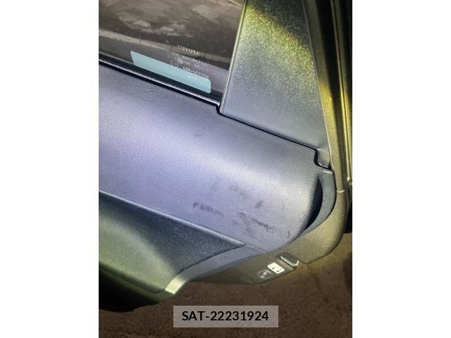 Toyota RACTIS 2015-09 8686385-23