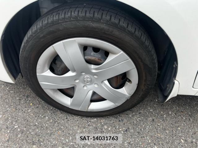 Toyota RACTIS 2015-08 8745422-10