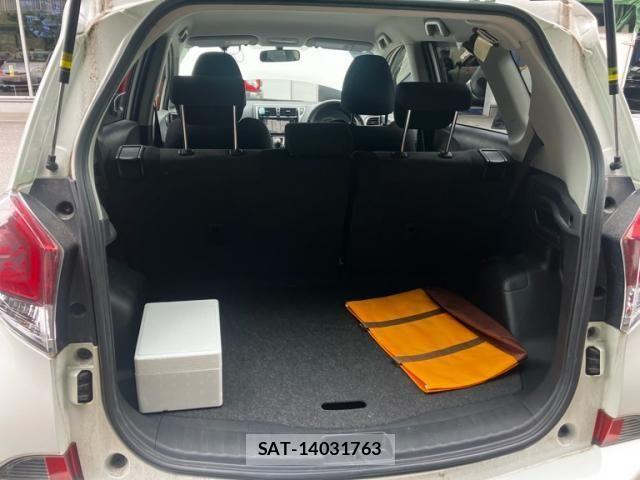 Toyota RACTIS 2015-08 8745422-11