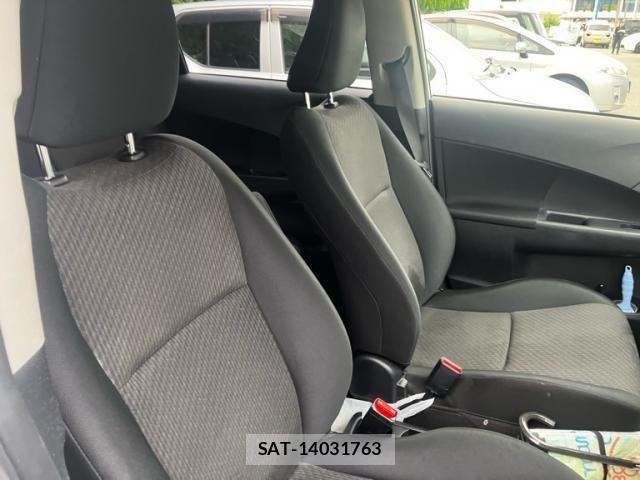 Toyota RACTIS 2015-08 8745422-14