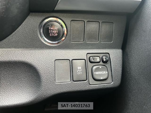 Toyota RACTIS 2015-08 8745422-22