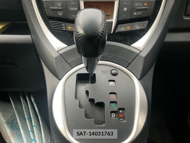 Toyota RACTIS 2015-08 8745422-25