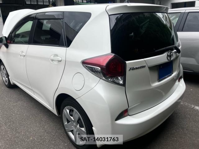 Toyota RACTIS 2015-08 8745422-2