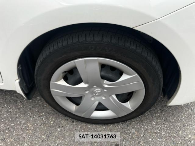 Toyota RACTIS 2015-08 8745422-7