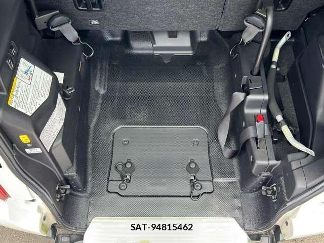 Toyota RACTIS 2015-05 8745423-8