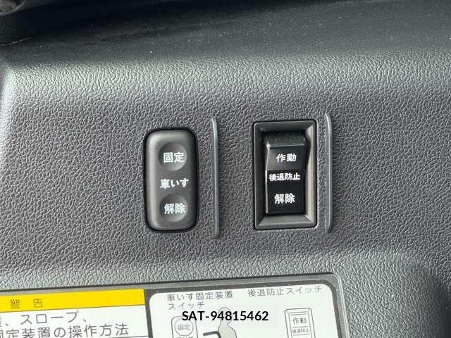 Toyota RACTIS 2015-05 8745423-11