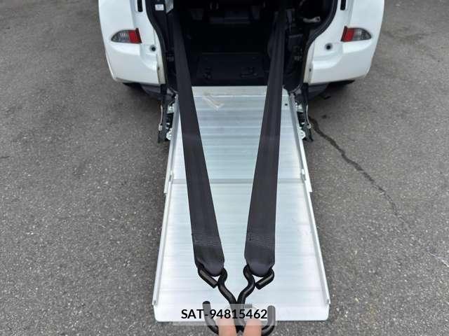 Toyota RACTIS 2015-05 8745423-13