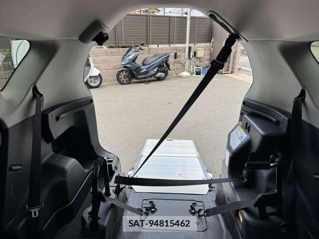 Toyota RACTIS 2015-05 8745423-17