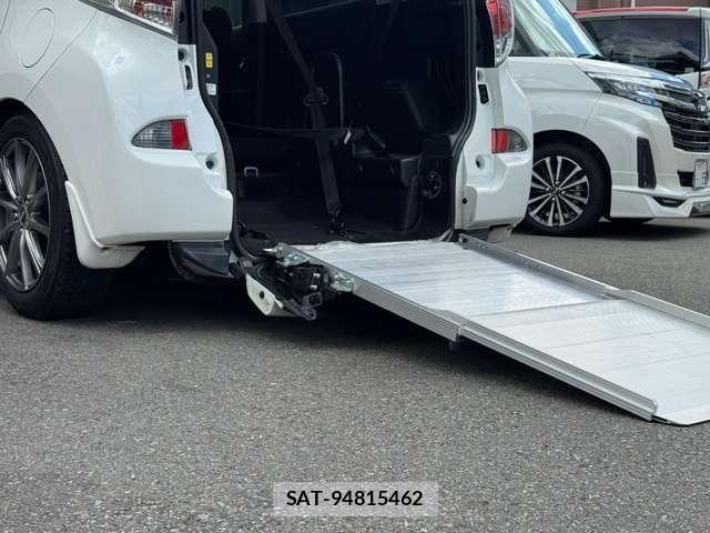 Toyota RACTIS 2015-05 8745423-22