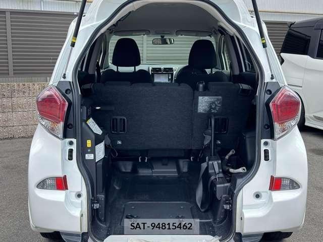 Toyota RACTIS 2015-05 8745423-24
