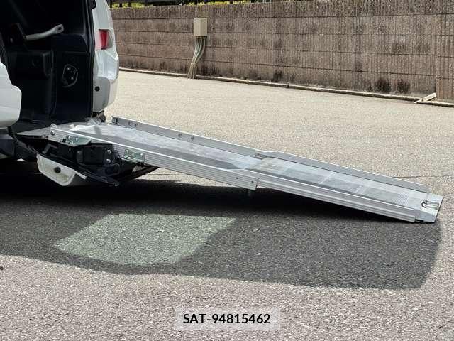 Toyota RACTIS 2015-05 8745423-2