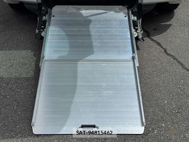 Toyota RACTIS 2015-05 8745423-3