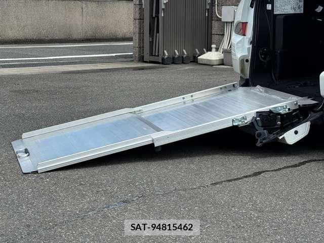 Toyota RACTIS 2015-05 8745423-4