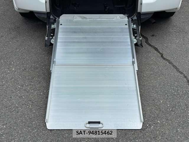 Toyota RACTIS 2015-05 8745423-5