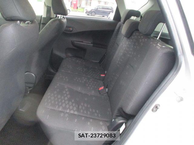 Toyota RACTIS 2015-12 8745425-11