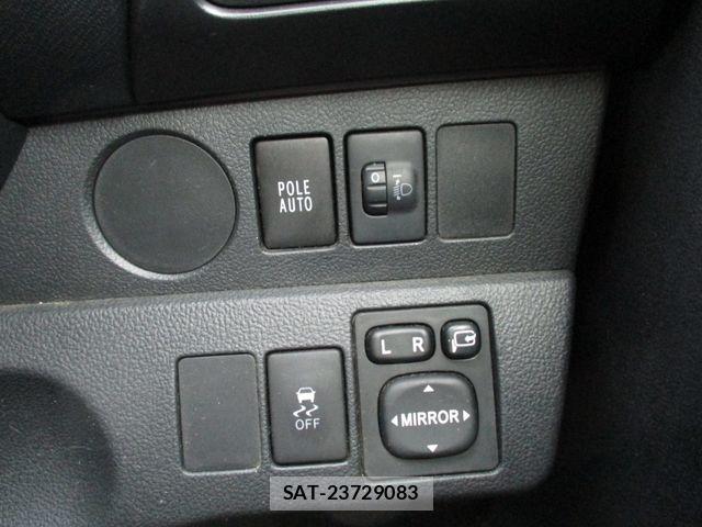 Toyota RACTIS 2015-12 8745425-18