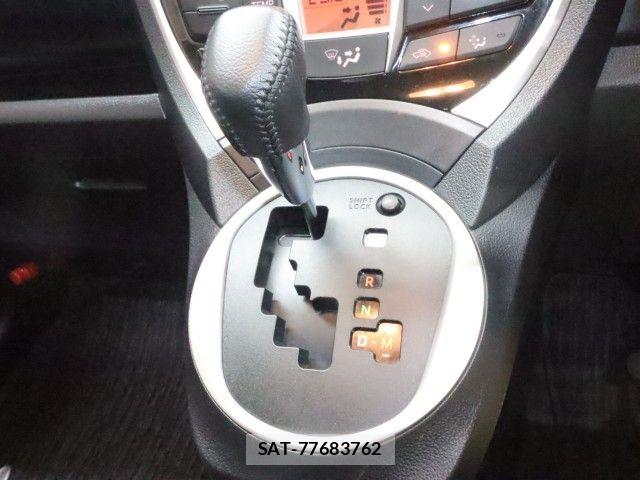 Toyota RACTIS 2015-08 8781753-15