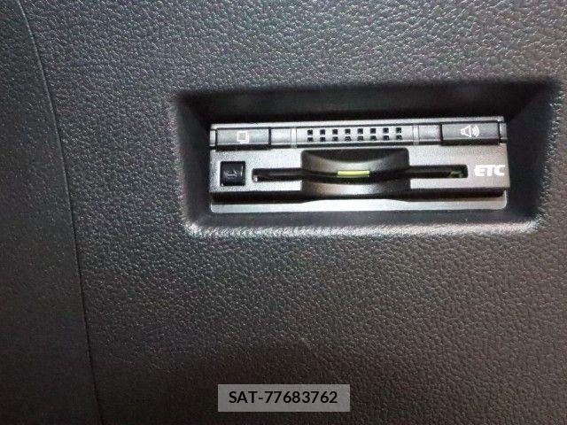 Toyota RACTIS 2015-08 8781753-21