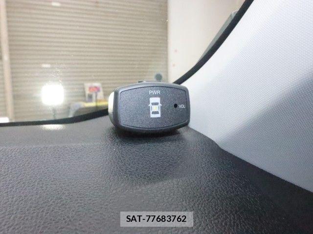 Toyota RACTIS 2015-08 8781753-23