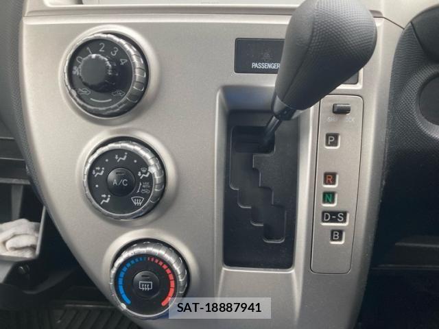 Toyota RACTIS 2009-10 8797252-12