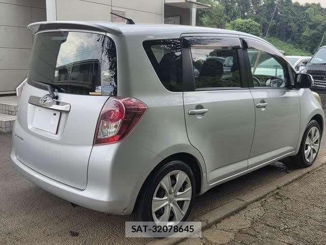 Toyota RACTIS 2009-10 8831233-9