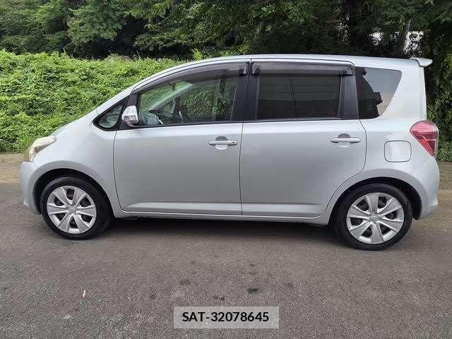 Toyota RACTIS 2009-10 8831233-10