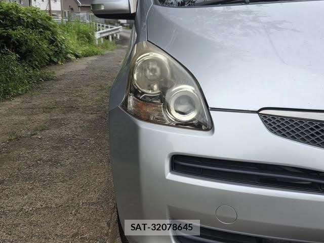 Toyota RACTIS 2009-10 8831233-12
