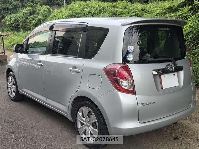 Toyota RACTIS 2009-10 8831233-7
