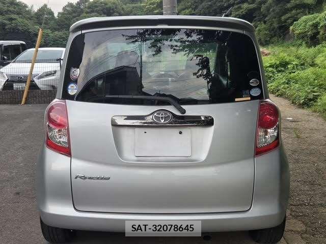 Toyota RACTIS 2009-10 8831233-8