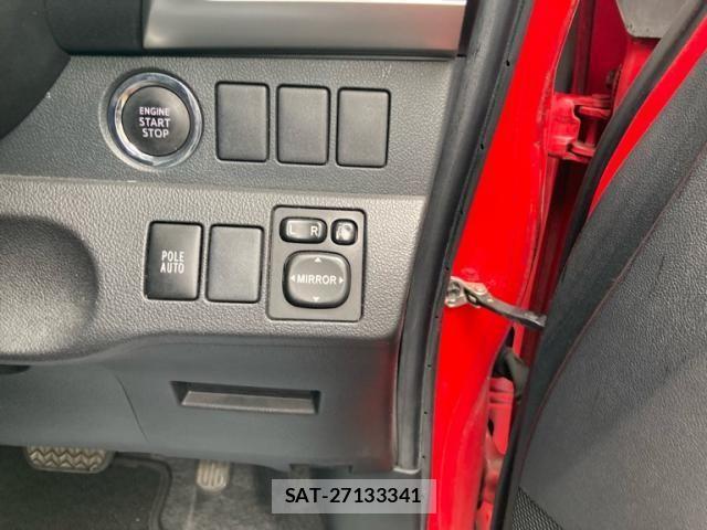Toyota RACTIS 2011-08 8849960-17