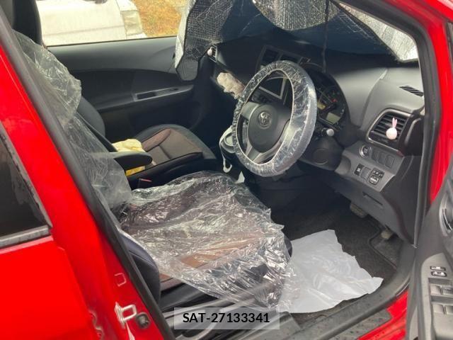 Toyota RACTIS 2011-08 8849960-19