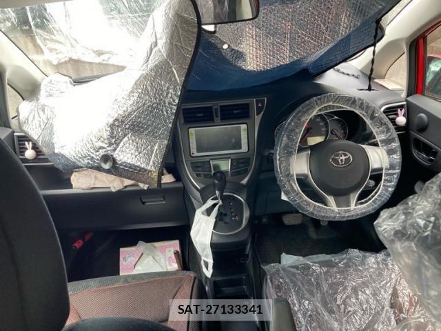 Toyota RACTIS 2011-08 8849960-21